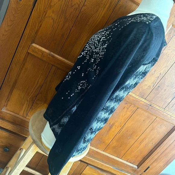 MISS ME BLINGY SWEATER⚜️Lightweight Black & Silver💎Hi-Low🖤Chevron Design on Back - Picture 2 of 10